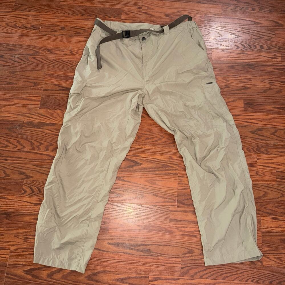 Men's Columbia Light Weight Cargo Pants with Belt Size 46W/34L